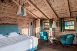 segara_PR_Agentur_Tourismus_München_Gut_Steinbach_Chaletdorf_Schlafzimmer_04