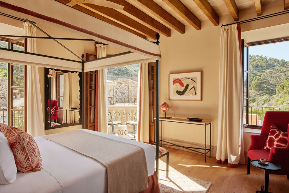 son-bunyola-hotel-superior-suite-11