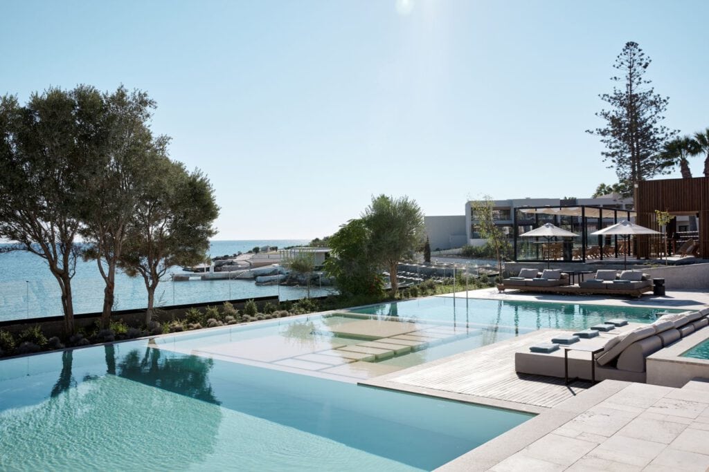 Ella Elissa Rhodos – Poolanlage mit Meerblick und Street Food Hub, Luxusresort Griechenland