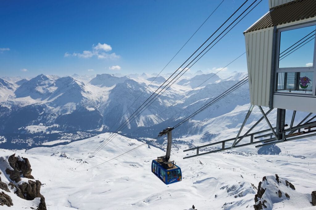 Arosa Weisshorn – Seilbahn mit Alpenpanorama im Winter, Skigebiet Graubünden Schweiz