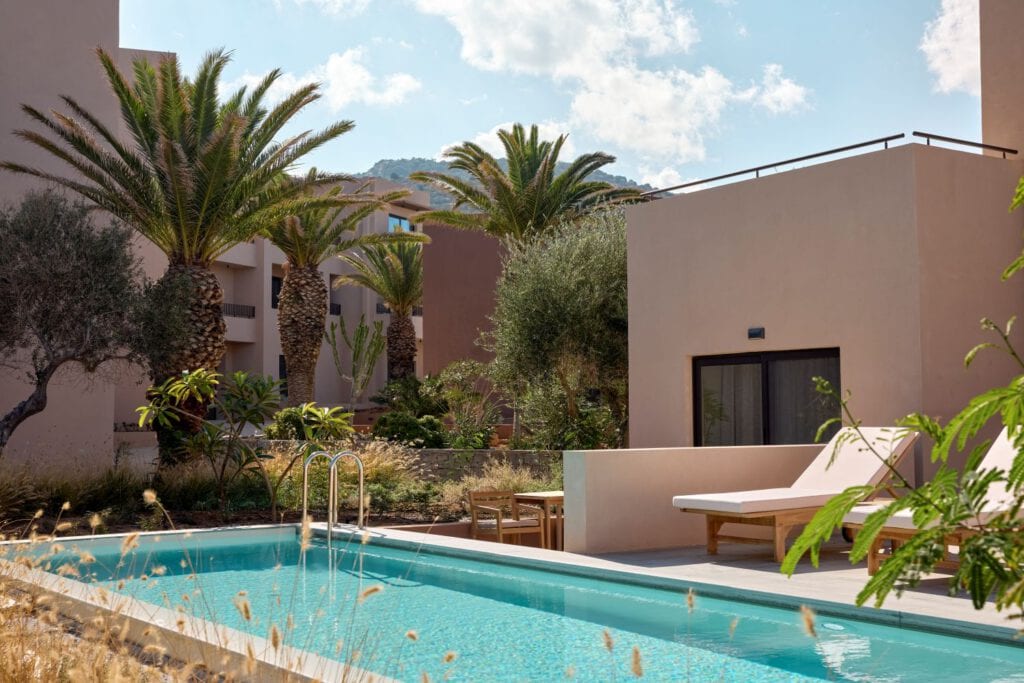 Rocrita – Privater Pool mit Sonnenterrasse und Palmen, Luxusresort Griechenland