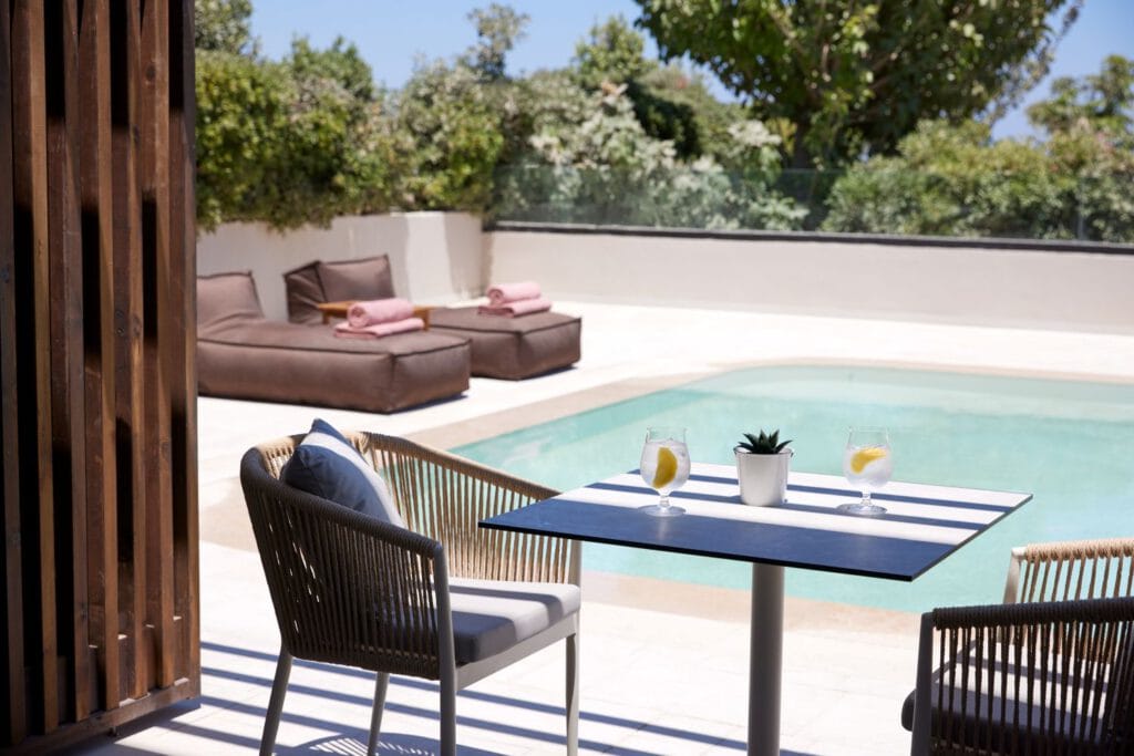 Elissa – Deluxe Room mit Blick auf den Gemeinschaftspool, Boutique Hotel Griechenland