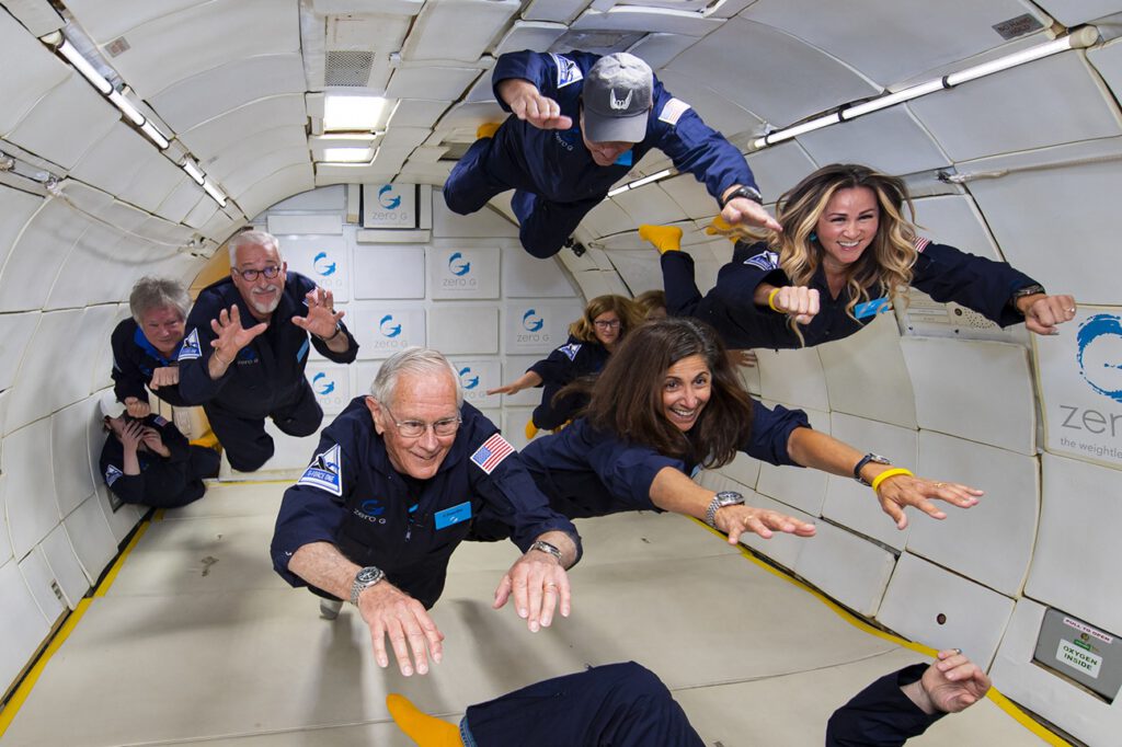 COMO Cocoa Island – Gäste beim Zero-G Schwerelosigkeitsflug, exklusives Reiseerlebnis Malediven