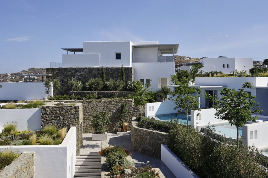 DEOS Mykonos – Villen mit Natursteinmauern und Pool in kykladischer Architektur, Luxushotel Griechenland