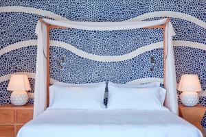 Blue_Palace_Resort_&_Spa_Island_Luxury_Suite_bedroom_03