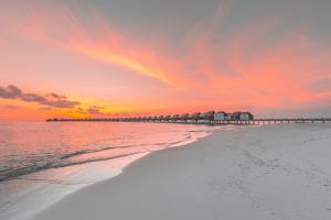 Emerald_Maldives_sunset_beach