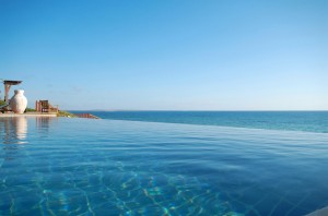 AVANI Pemba Beach Hotel & Spa Infinity Pool 