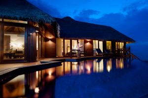 Sun Aqua Vilu Reef Grand Reef Suite 